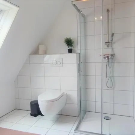 Moderne Monteurwohnung Fuer 6 Personen Bei Villingen-schwenningen, Tv, Einzelbetten, Wlan, Bettwaesche, Handtuecher Inklusive - Tr01 Daire Trossingen